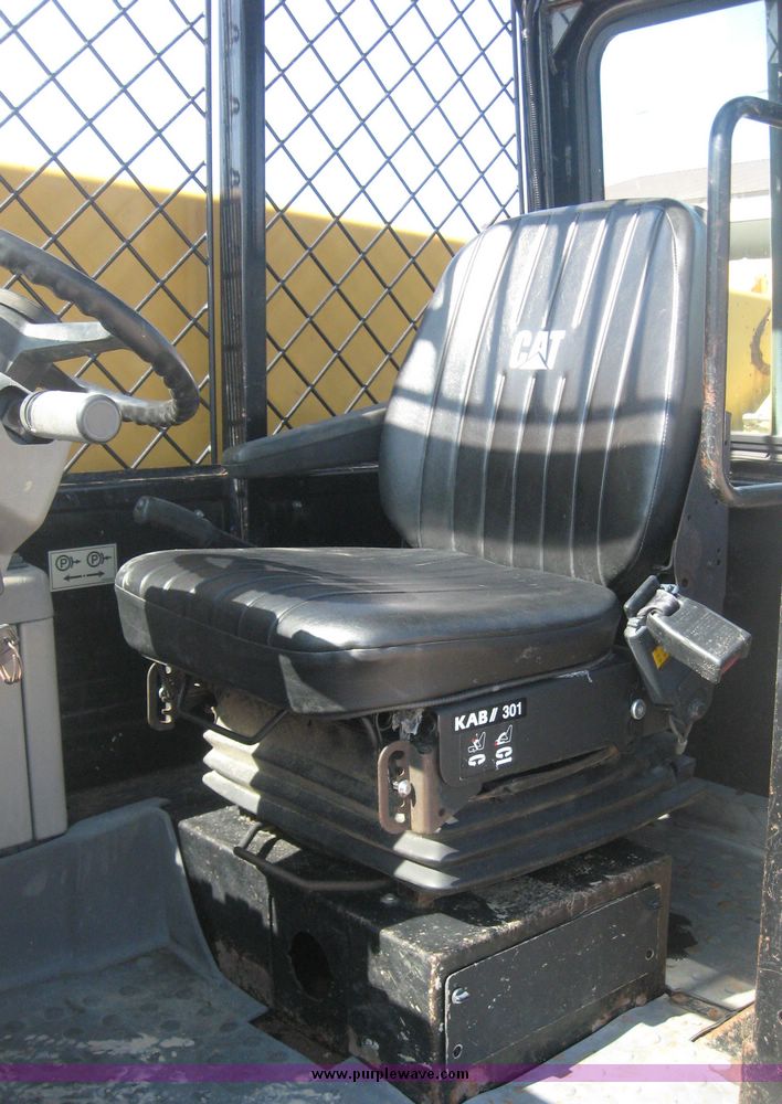 image for item 3948 2001 Caterpillar TH83 telehandler