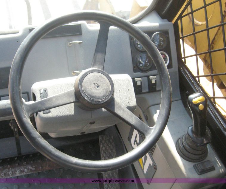 image for item 3948 2001 Caterpillar TH83 telehandler