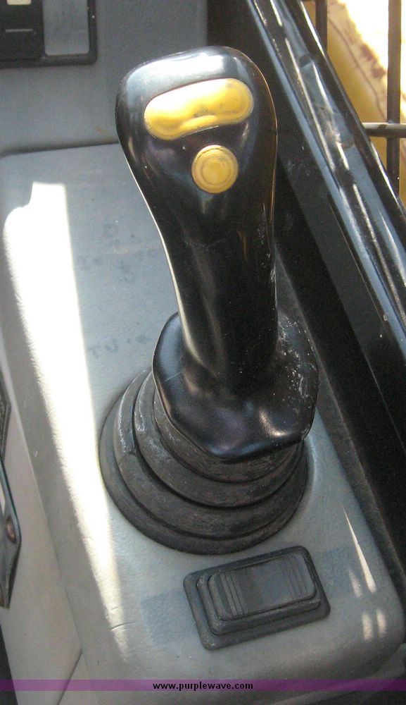 image for item 3948 2001 Caterpillar TH83 telehandler