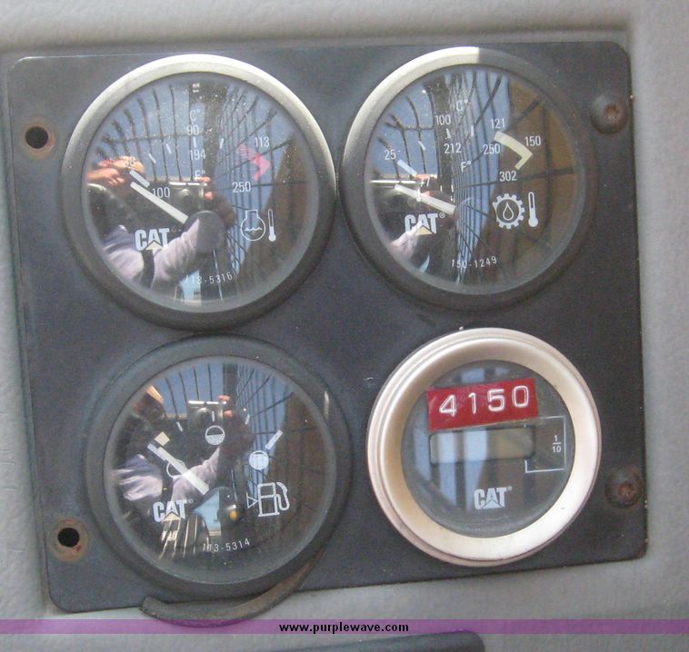 image for item 3948 2001 Caterpillar TH83 telehandler