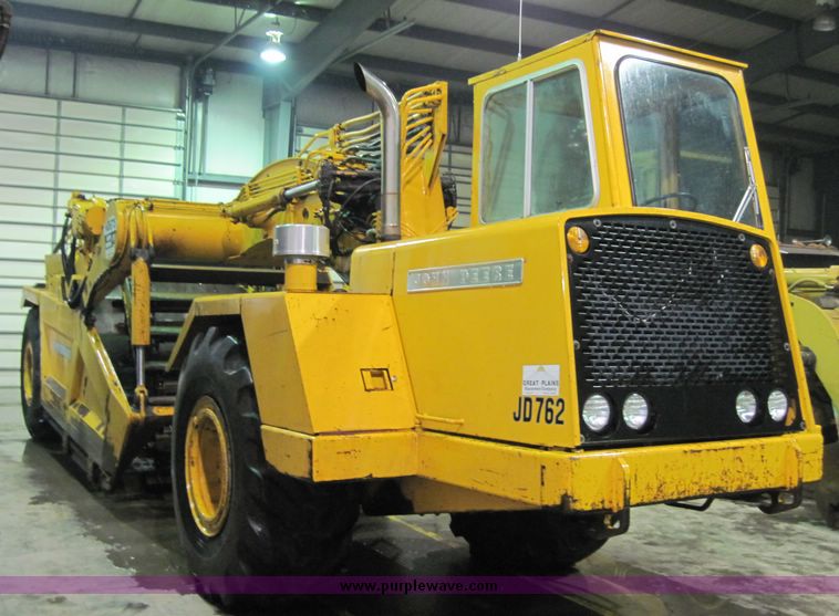 image for item 4582 1980 John Deere 762 paddle scrapper