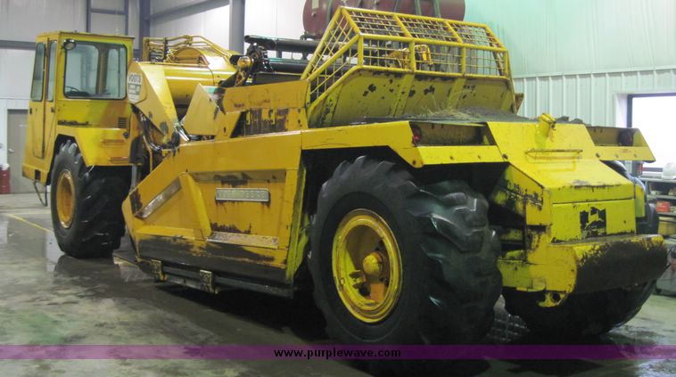 image for item 4582 1980 John Deere 762 paddle scrapper