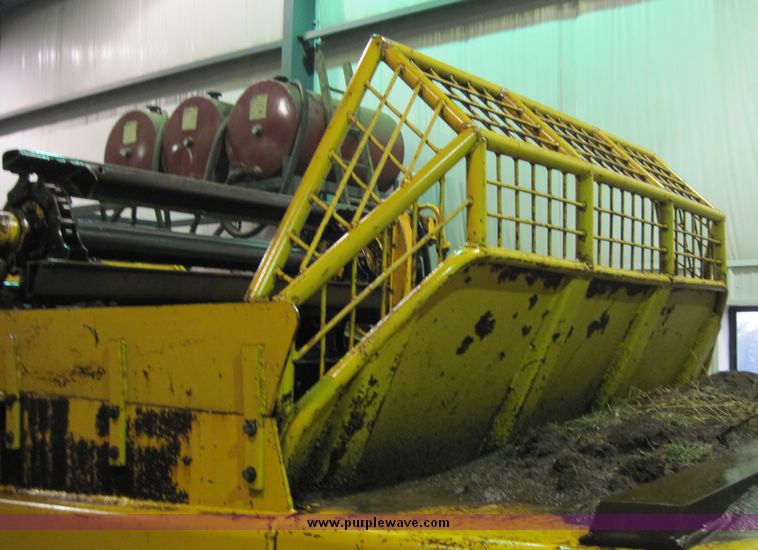 image for item 4582 1980 John Deere 762 paddle scrapper