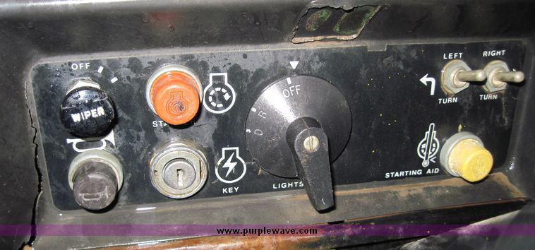 image for item 4582 1980 John Deere 762 paddle scrapper