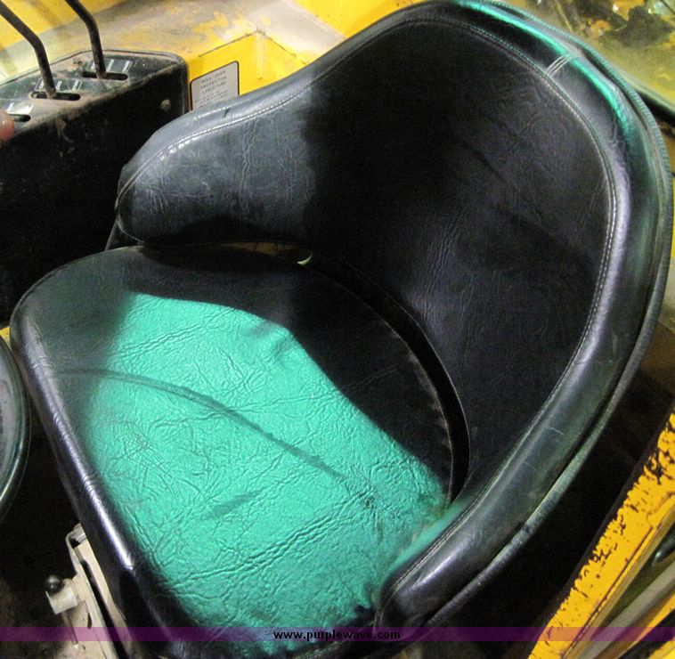 image for item 4582 1980 John Deere 762 paddle scrapper