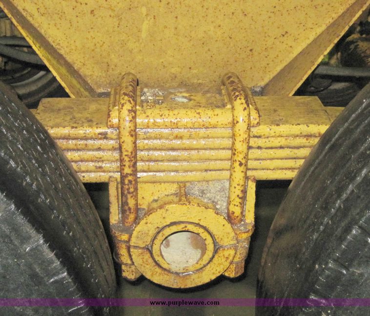 1997 Cmi Load King 2060402 belly dump trailer in Moundridge, KS