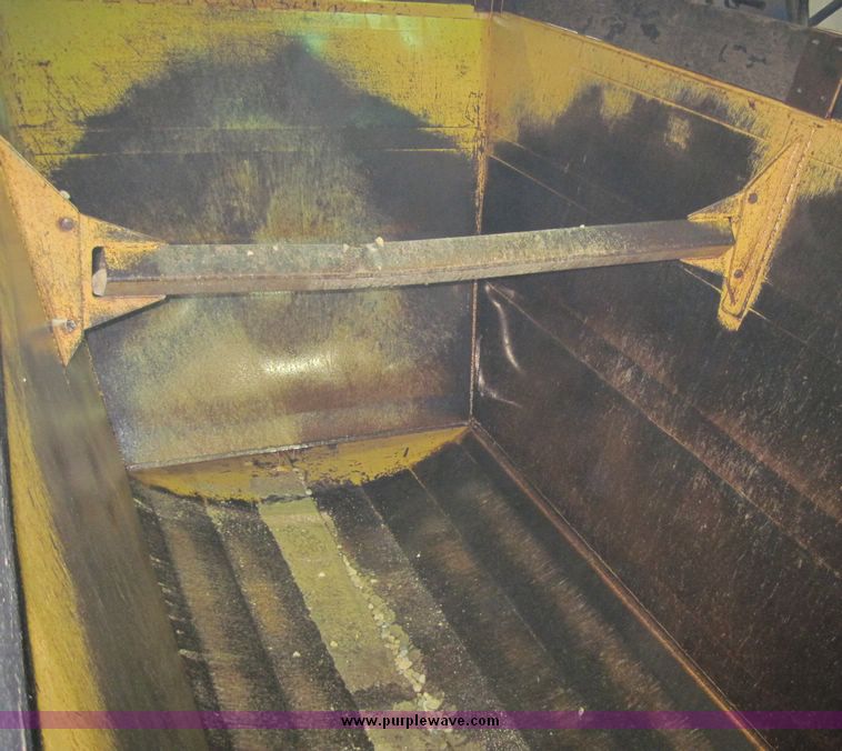 1997 Cmi Load King 2060402 belly dump trailer in Moundridge, KS