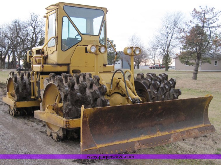 image for item 4585 Caterpillar 815 compactor