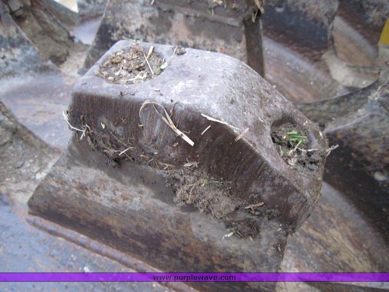 image for item 4585 Caterpillar 815 compactor