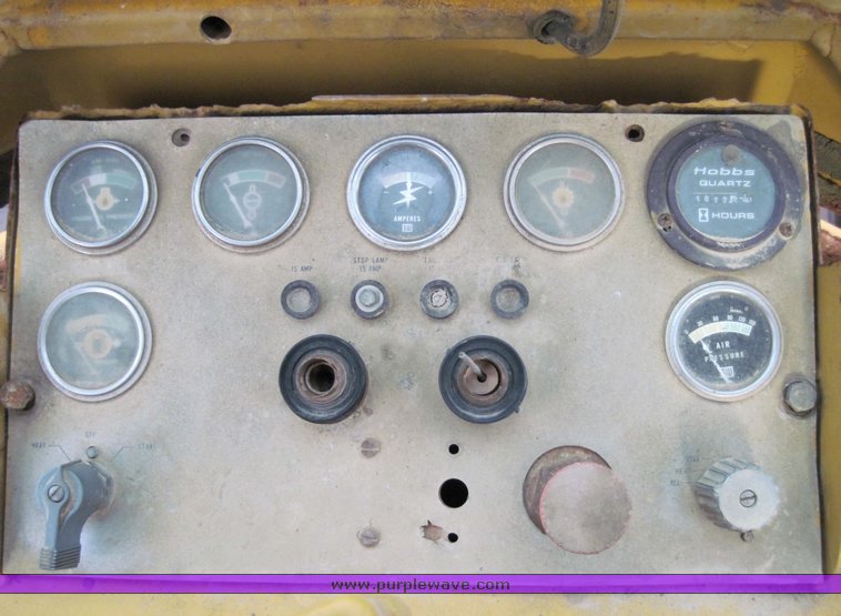 image for item 4585 Caterpillar 815 compactor