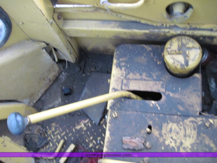 image for item 4585 Caterpillar 815 compactor