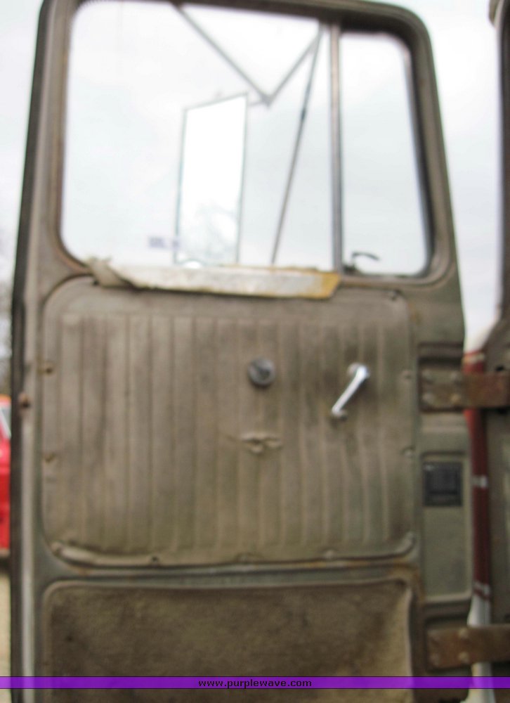 image for item 4586 1982 Mack RD600 water truck