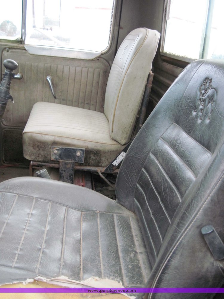 image for item 4586 1982 Mack RD600 water truck