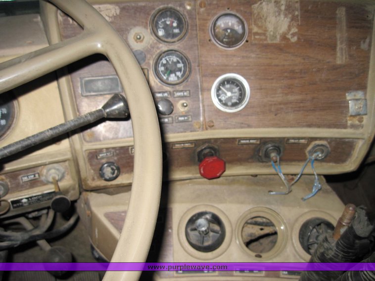 image for item 4586 1982 Mack RD600 water truck