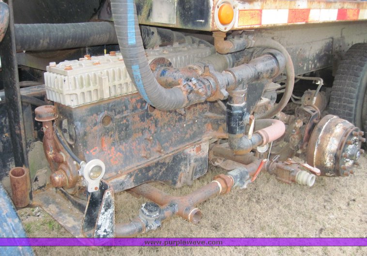 image for item 4586 1982 Mack RD600 water truck