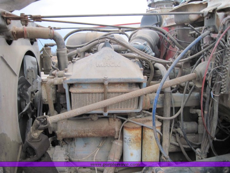 image for item 4586 1982 Mack RD600 water truck