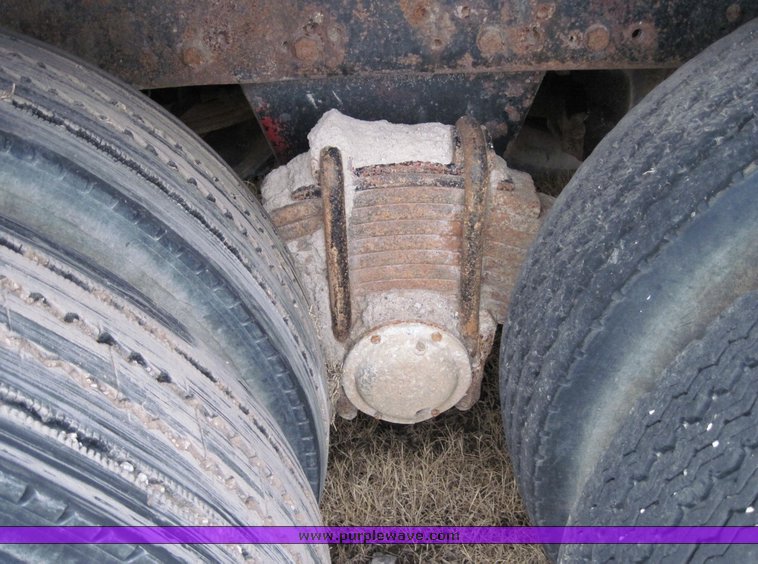 image for item 4586 1982 Mack RD600 water truck