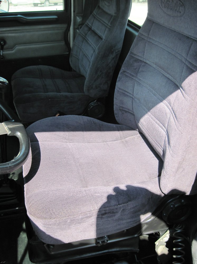 image for item 4678 2000 Peterbilt Conventional 379 semi