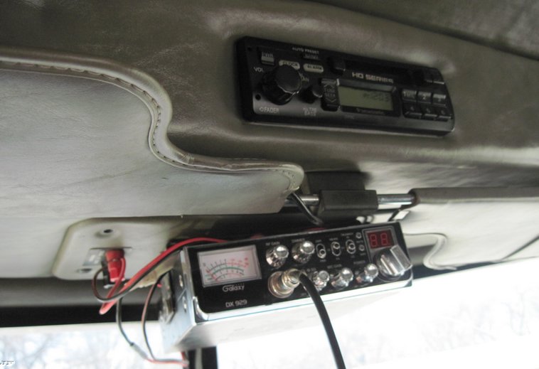 image for item 4678 2000 Peterbilt Conventional 379 semi