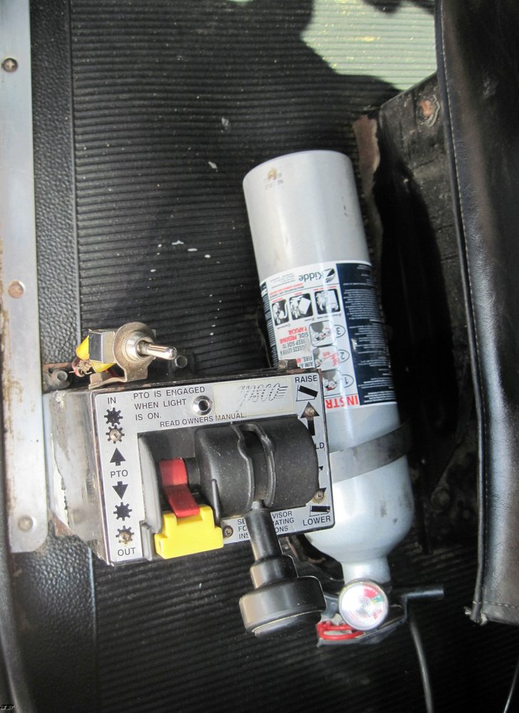 image for item 4678 2000 Peterbilt Conventional 379 semi