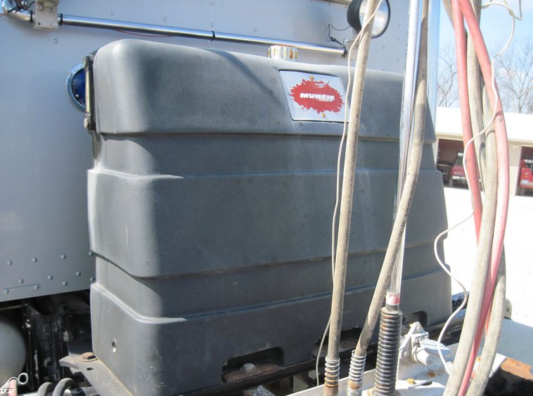 image for item 4678 2000 Peterbilt Conventional 379 semi