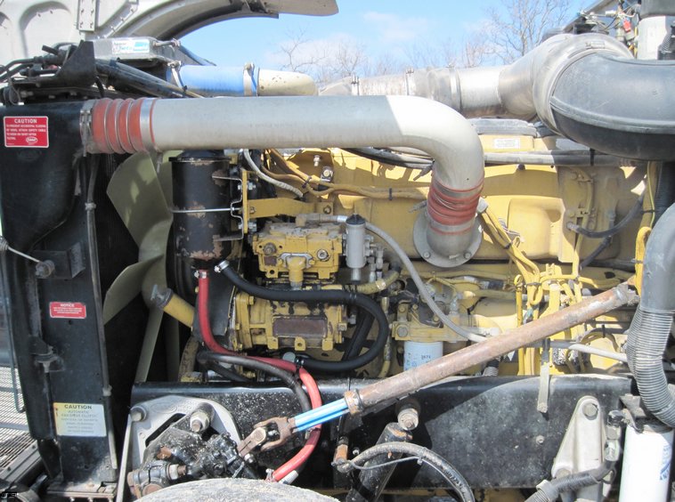 image for item 4678 2000 Peterbilt Conventional 379 semi