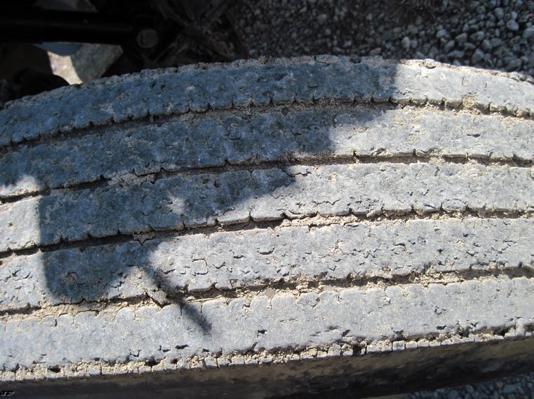 image for item 4678 2000 Peterbilt Conventional 379 semi