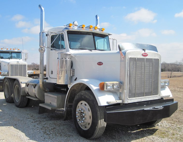 image for item 4679 1990 Peterbilt Conventional 379 semi