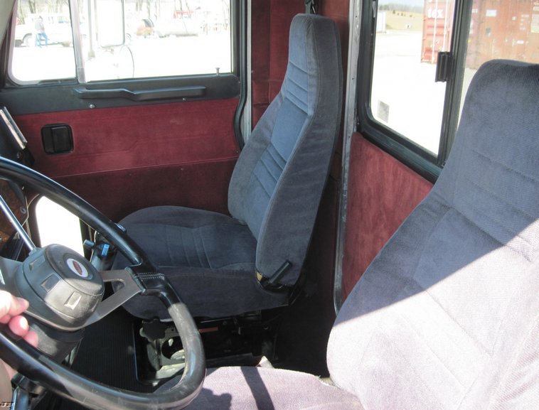 image for item 4679 1990 Peterbilt Conventional 379 semi