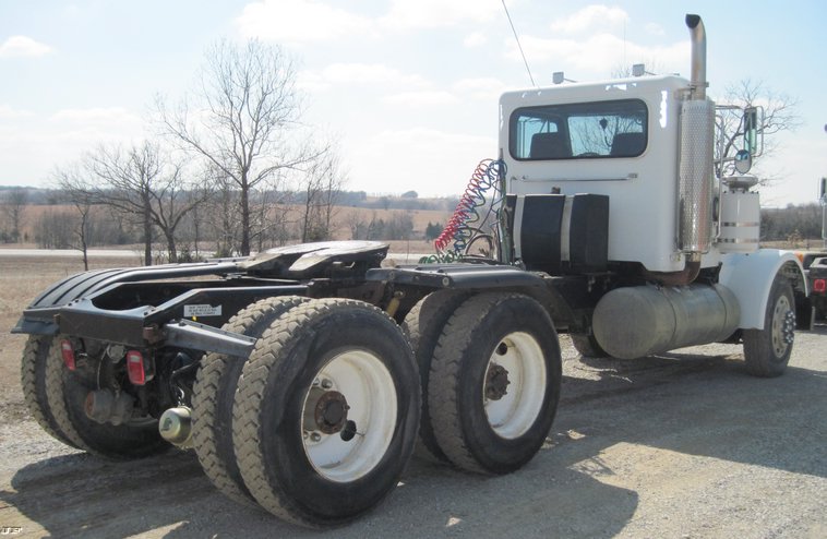 image for item 4680 1999 Peterbilt Conventional 357 semi