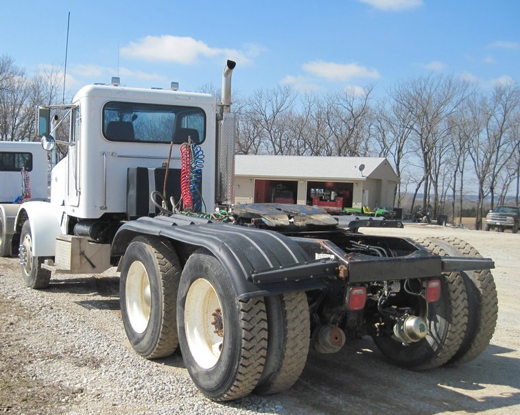 image for item 4680 1999 Peterbilt Conventional 357 semi