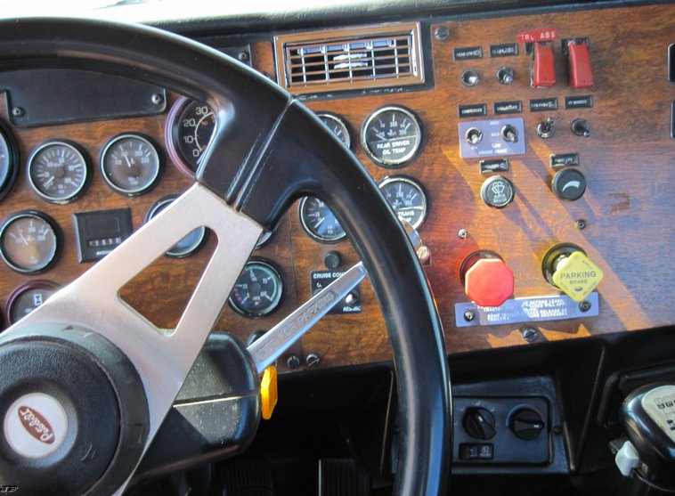 image for item 4680 1999 Peterbilt Conventional 357 semi