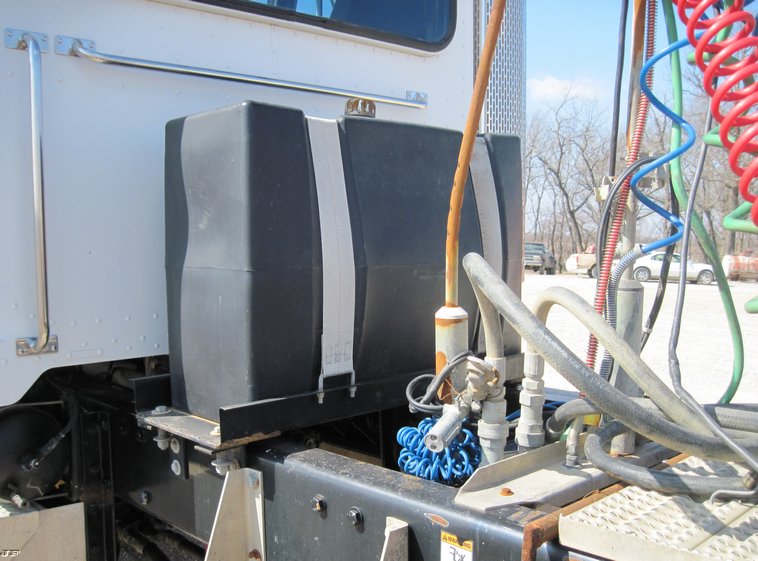 image for item 4680 1999 Peterbilt Conventional 357 semi