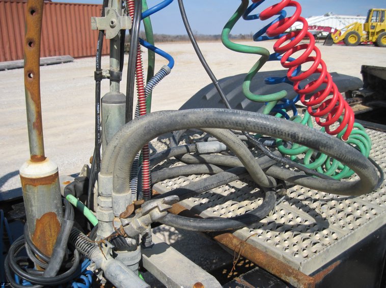 image for item 4680 1999 Peterbilt Conventional 357 semi