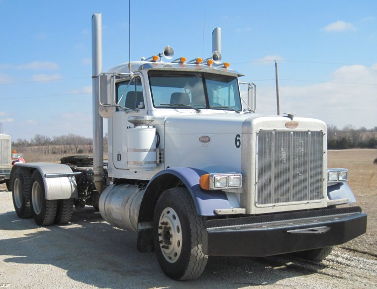 image for item 4681 1999 Peterbilt Conventional 379 semi