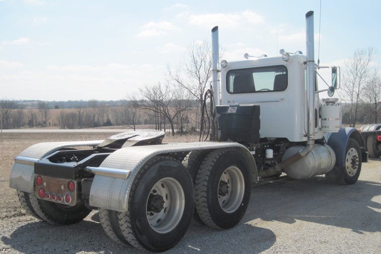 image for item 4681 1999 Peterbilt Conventional 379 semi