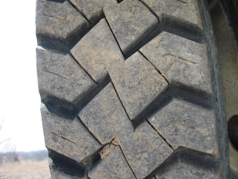 image for item 4681 1999 Peterbilt Conventional 379 semi