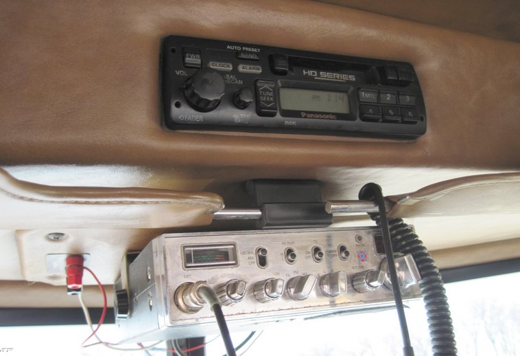 image for item 4681 1999 Peterbilt Conventional 379 semi