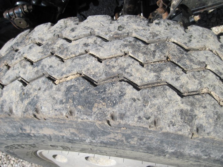 image for item 4681 1999 Peterbilt Conventional 379 semi