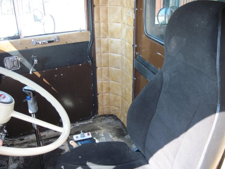 image for item 4682 1987 Peterbilt Conventional 359 tandem axle dump truck