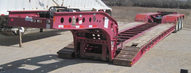 image for item 4684 2006 Fontaine TA51H 55 ton specialized low boy trailer