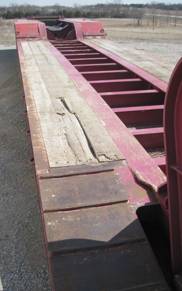 image for item 4684 2006 Fontaine TA51H 55 ton specialized low boy trailer