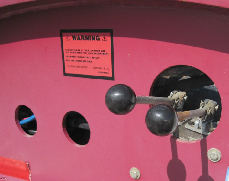 image for item 4684 2006 Fontaine TA51H 55 ton specialized low boy trailer