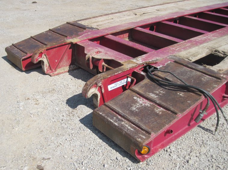 image for item 4684 2006 Fontaine TA51H 55 ton specialized low boy trailer