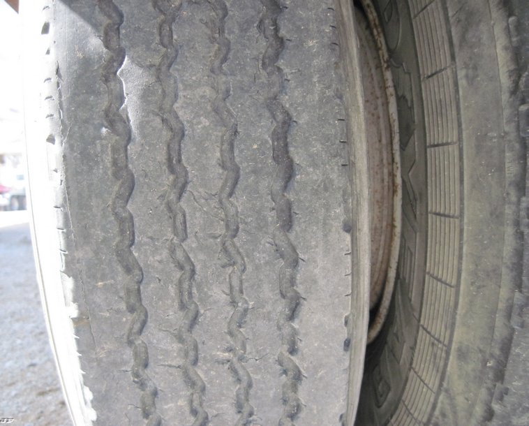 image for item 4688 1984 Landall deck over tandem axle trailer