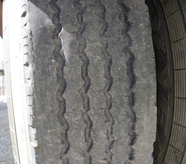 image for item 4688 1984 Landall deck over tandem axle trailer