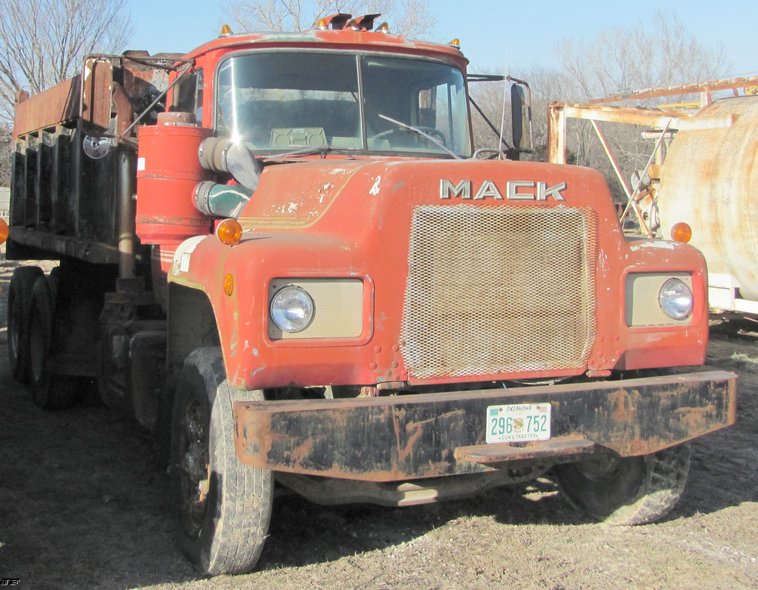image for item 5214 1976 Mack tandem axle dump truck
