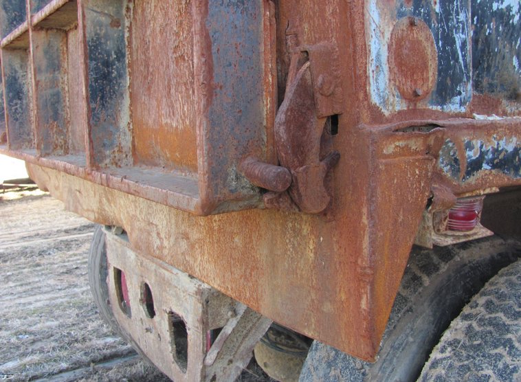 image for item 5214 1976 Mack tandem axle dump truck