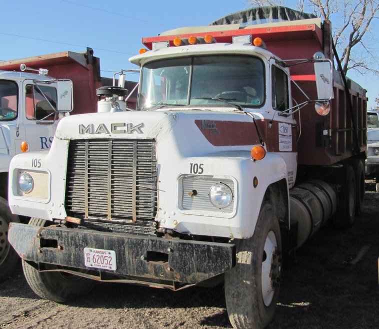 image for item 5215 1982 Mack R600 tandem axle dump truck