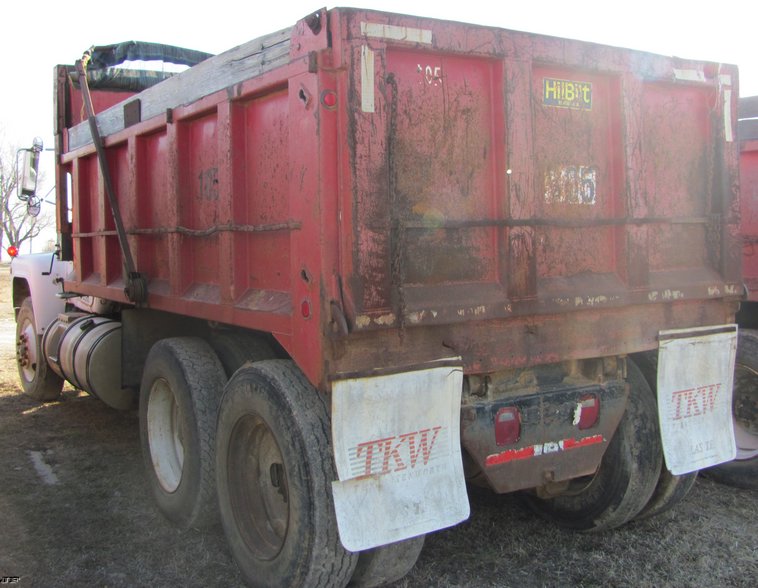image for item 5215 1982 Mack R600 tandem axle dump truck